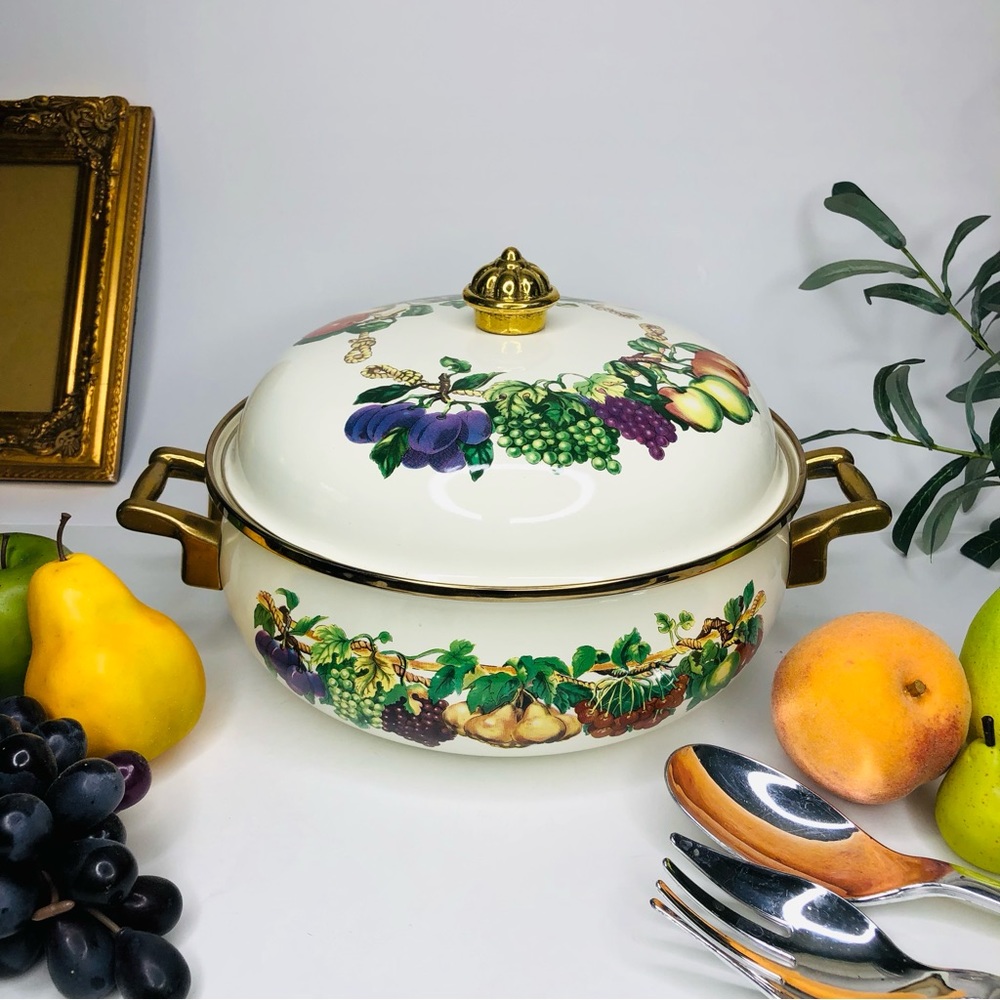 KENSINGTON Pot Tabletops Unlimited Fruits 4 Quart Brass Gold Knot Handle Trim